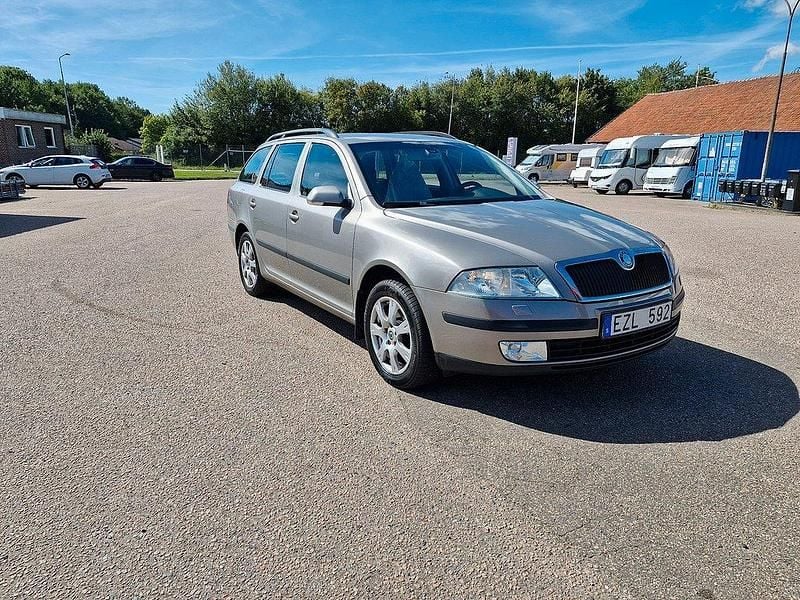 Ljusbrun Begagnad 2007 Skoda Octavia Kombi | 24 499 kr (Marknadspris) - Bild 1/4