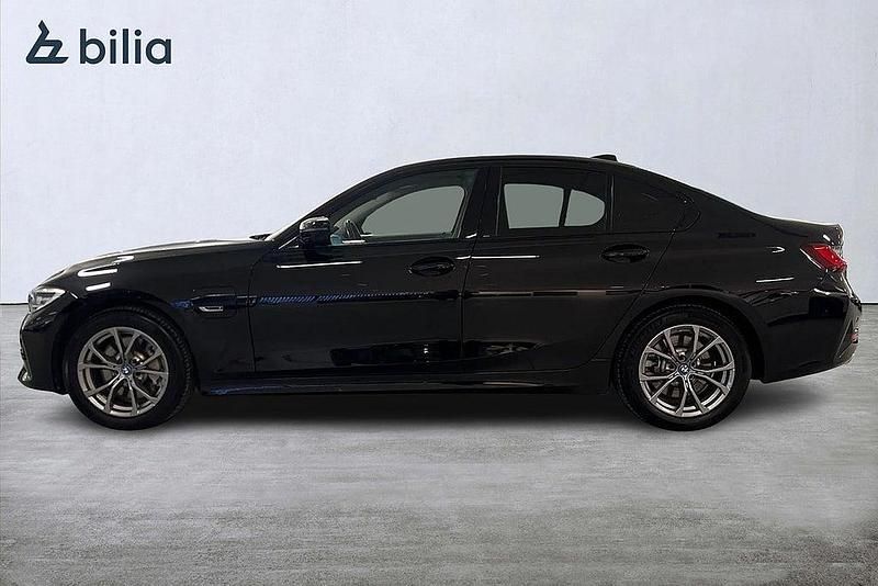 Begagnad BMW 330e Sport Line 184 HK (135 kW) 2021 Svart Sedan