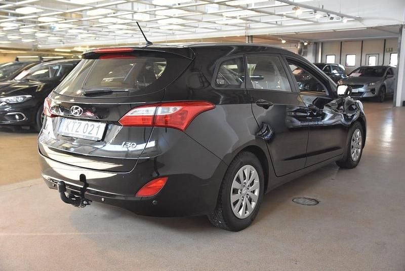 Begagnad Hyundai i30 Select 101 HK (74 kW) 2015 Svart Kombi