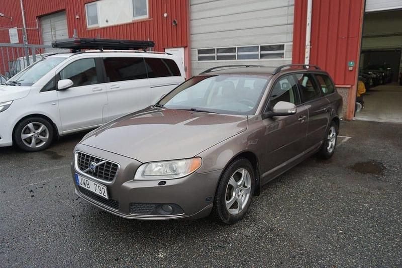 Grå Begagnad 2009 Volvo V70 Momentum Kombi | 42 900 kr (Bra pris) - Bild 1/4