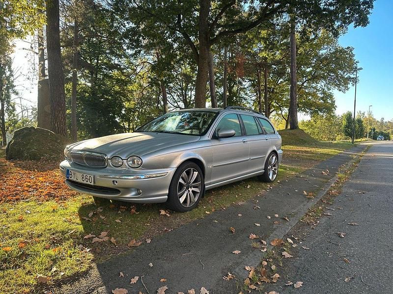 Grå Begagnad 2007 Jaguar X-type Kombi | 34 900 kr - Bild 1/4