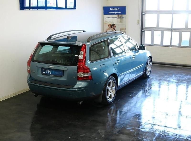 Begagnad Volvo V50 Momentum 180 HK (132 kW) 2007 Blå Kombi
