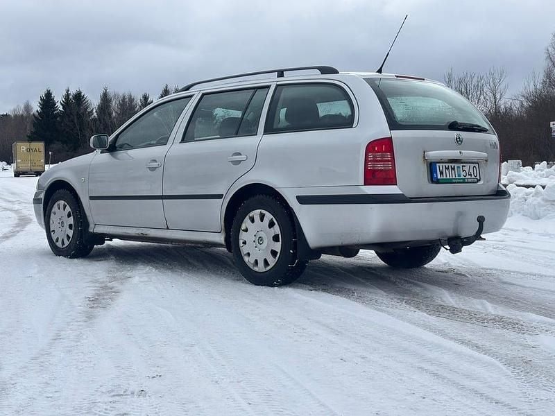 Begagnad Skoda Octavia Tour 102 HK (75 kW) 2005 Kombi