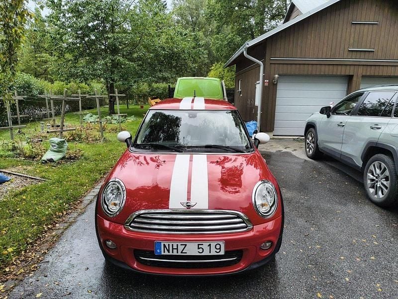 Röd Begagnad 2013 Mini Cooper Halvkombi | 110 000 kr (Lite dyr) - Bild 1/4