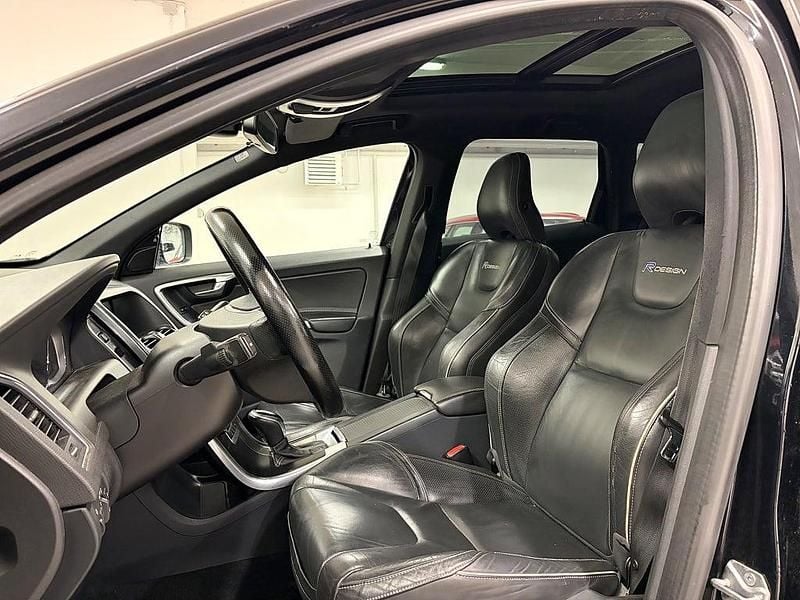 Begagnad Volvo XC60 R-Design 181 HK (133 kW) 2014 Svart SUV
