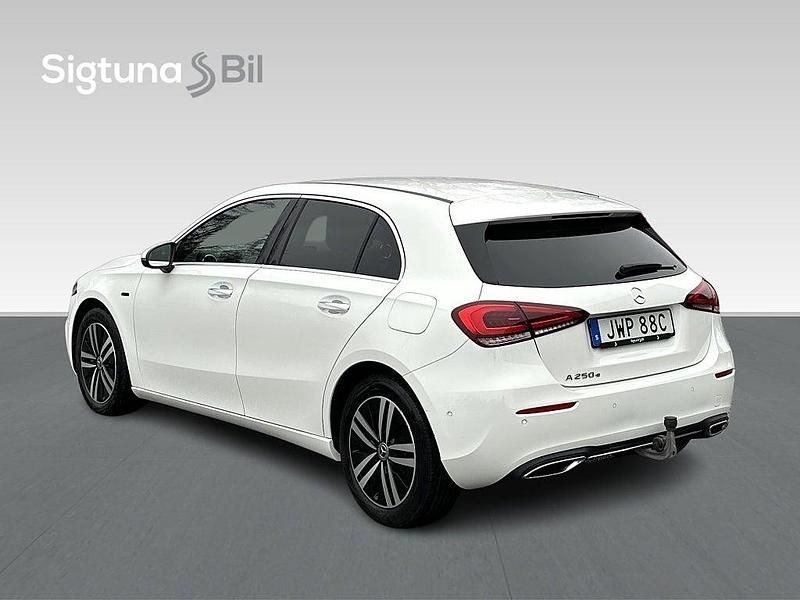Begagnad Mercedes A250 218 HK (160 kW) 2021 Vit Halvkombi