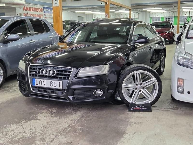 Svart Begagnad 2011 Audi A5 Sportback Comfort Halvkombi | 79 999 kr (Marknadspris) - Bild 1/4