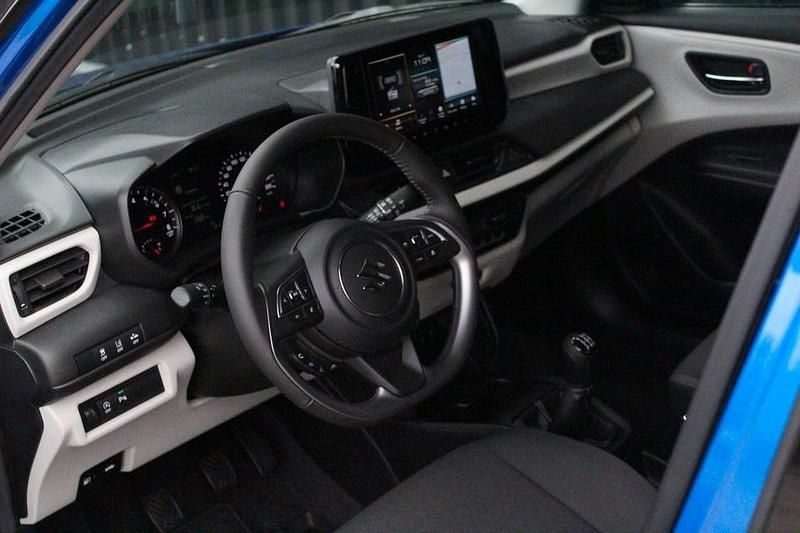 Ny Suzuki Swift 83 HK (61 kW) 2025 Blå Halvkombi