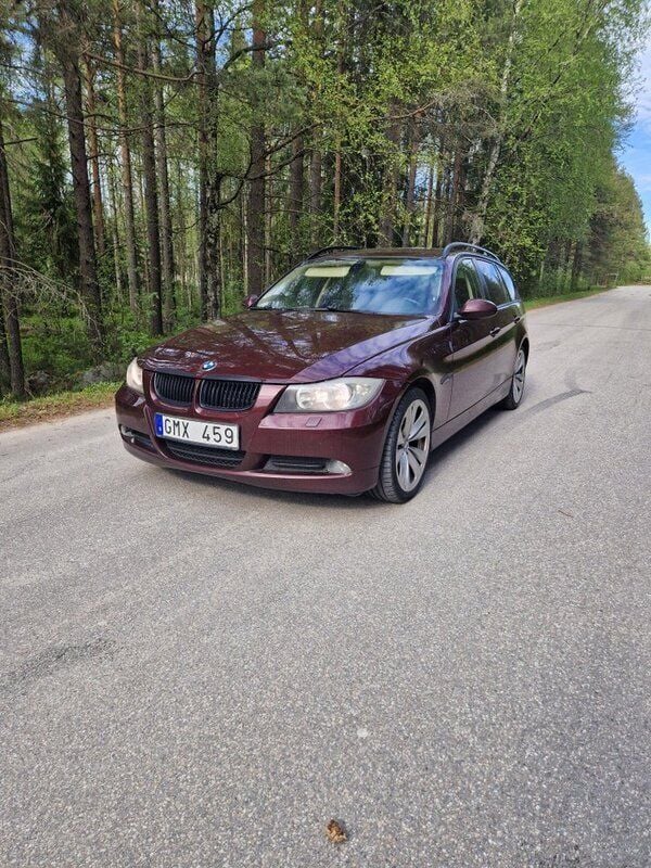 Röd Begagnad 2008 BMW 320 Advantage Kombi | 56 000 kr (Marknadspris) - Bild 1/4