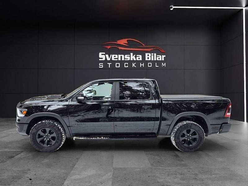 Begagnad Dodge Ram 264 HK (194 kW) 2020 Diamond black crystal pearl