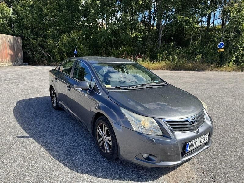 Grå Begagnad 2010 Toyota Avensis Sedan | 65 000 kr (Bra pris) - Bild 1/3