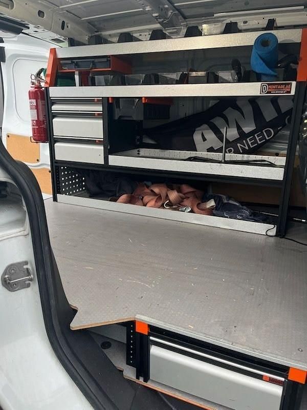 Begagnad Ford Transit Connect 101 HK (74 kW) 2018 Vit Minibuss