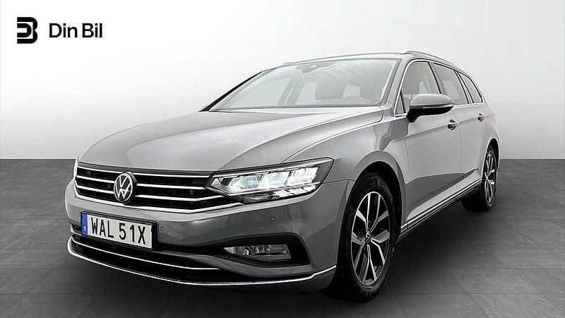 Grå Begagnad 2023 VW Passat Kombi | 319 900 kr (Superpris) - Bild 1/4