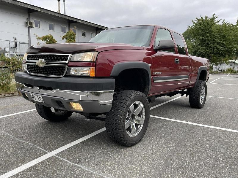Röd Begagnad 2005 Chevrolet Silverado | 240 000 kr - Bild 1/4