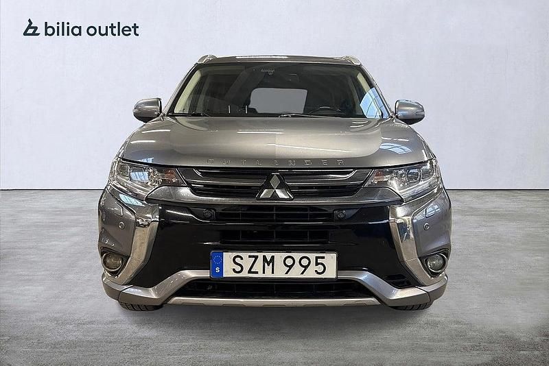 Begagnad Mitsubishi Outlander P-HEV 121 HK (88 kW) 2017 Grå SUV