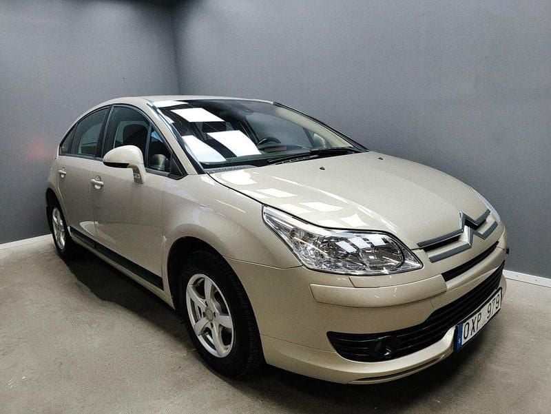 Ljusbrun (brun) Begagnad 2007 Citroën C4 Halvkombi | 24 900 kr (Bra pris) - Bild 1/4