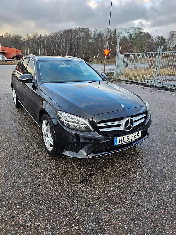 Begagnad 2019 Mercedes C220 Kombi | 229 000 kr - Bild 1/4