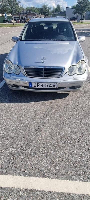 Silver Begagnad 2004 Mercedes C180 Kombi | 17 500 kr (Marknadspris) - Bild 1/4