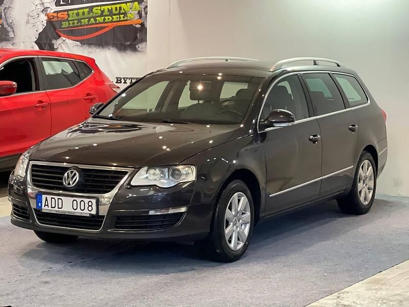 Mörkbrun Begagnad 2010 VW Passat Sportline Kombi | 54 900 kr - Bild 1/4