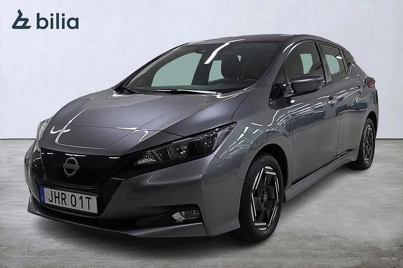 Grå Begagnad 2023 Nissan Leaf Acenta Halvkombi | 179 000 kr (Marknadspris) - Bild 1/3