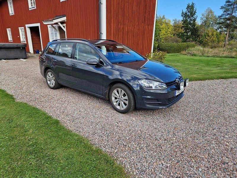 Grå Begagnad 2015 VW Golf VII Kombi | 75 000 kr (Bra pris) - Bild 1/4