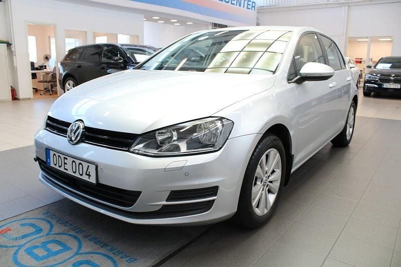 Silver Begagnad 2016 VW Golf VII Style Halvkombi | 114 900 kr (Marknadspris) - Bild 1/4
