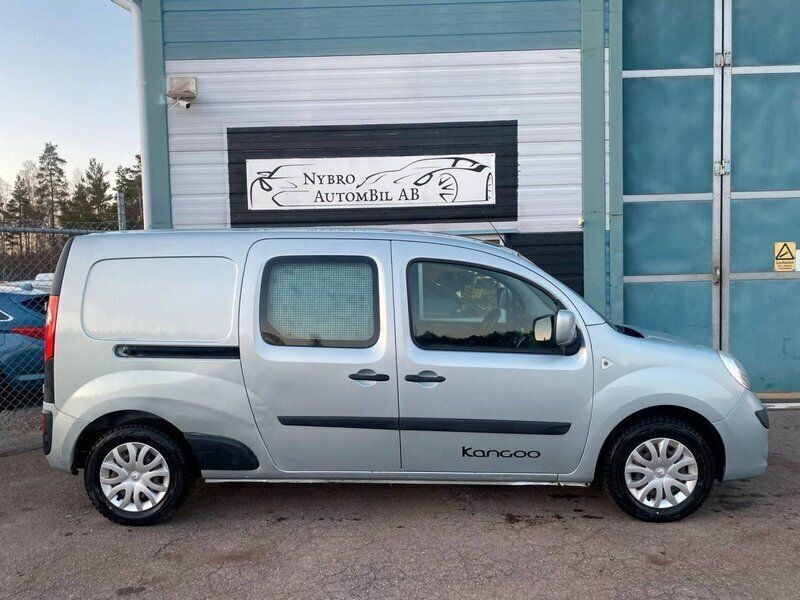 Begagnad Renault Kangoo 86 HK (63 kW) 2011 Silver Minibuss
