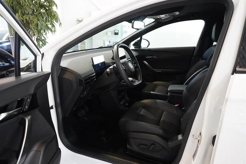 Begagnad MG MG4 EV Trophy 180 kW (245 HK) 2023 Vit Halvkombi