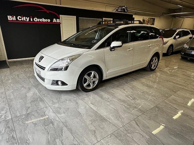 Vit Begagnad 2010 Peugeot 5008 Minibuss | 64 900 kr (Marknadspris) - Bild 1/4