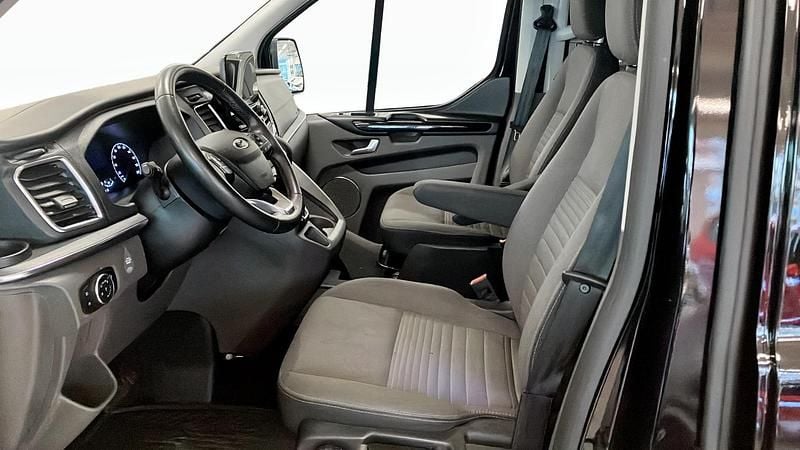 Begagnad Ford Tourneo Custom 2023 Svart Van