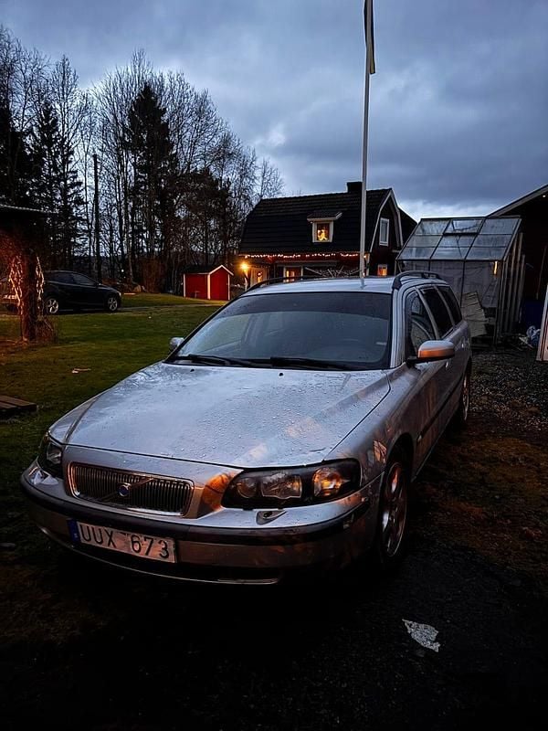 Begagnad 2004 Volvo V70 Kombi | 17 000 kr (Superpris) - Bild 1/4