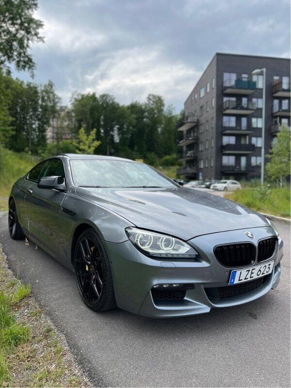 Grå Begagnad 2012 BMW 640 M Sport Sportkupé | 269 000 kr (Dyr) - Bild 1/4
