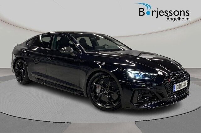 Svart Ny 2024 Audi RS5 Sportback Performance Halvkombi | 1 399 000 kr - Bild 1/4