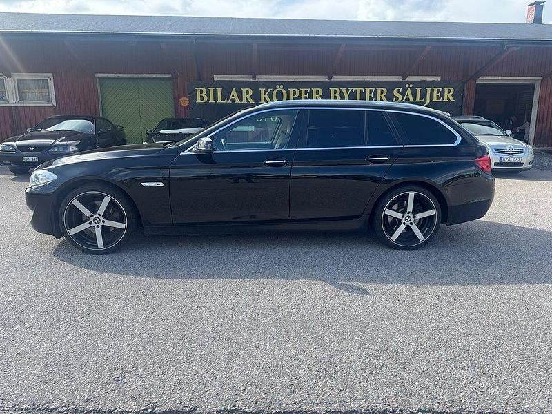Svart Begagnad 2010 BMW 520 Kombi | 95 000 kr (Dyr) - Bild 1/4