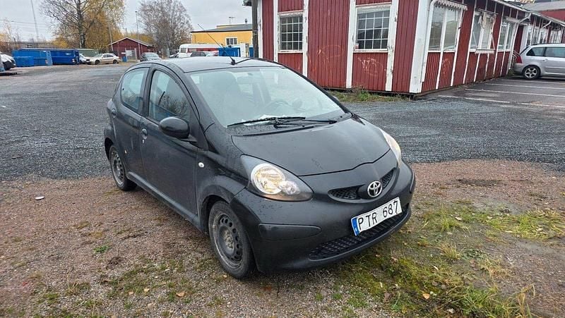 Svart Begagnad 2007 Toyota Aygo Halvkombi | 6 900 kr (Superpris) - Bild 1/4