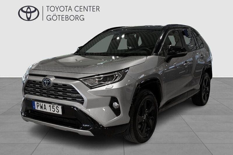 Grå Begagnad 2019 Toyota RAV4 Hybrid Style SUV | 329 900 kr (Marknadspris) - Bild 1/2