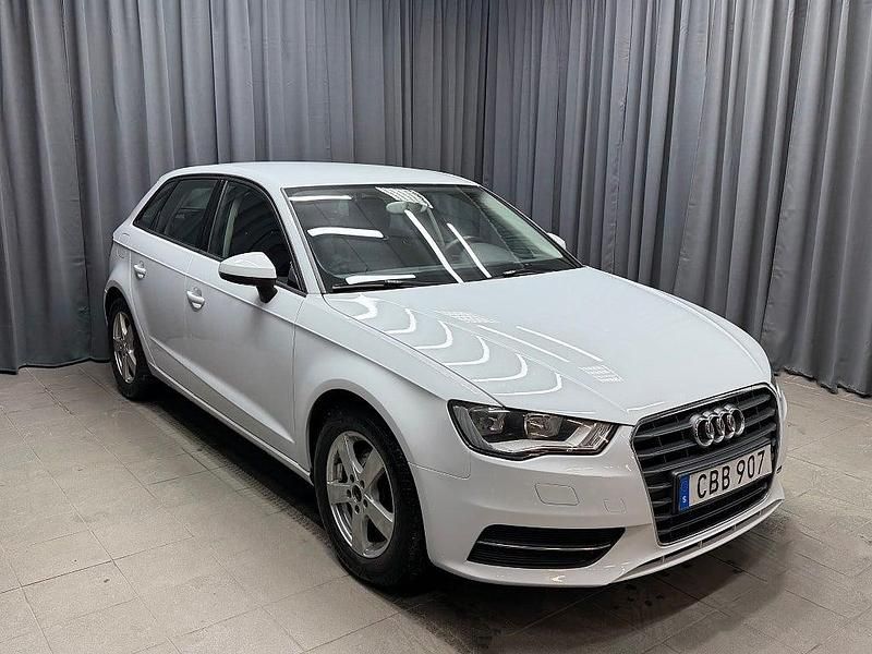 Begagnad Audi A3 Sportback 105 HK (77 kW) 2014 Vit Halvkombi