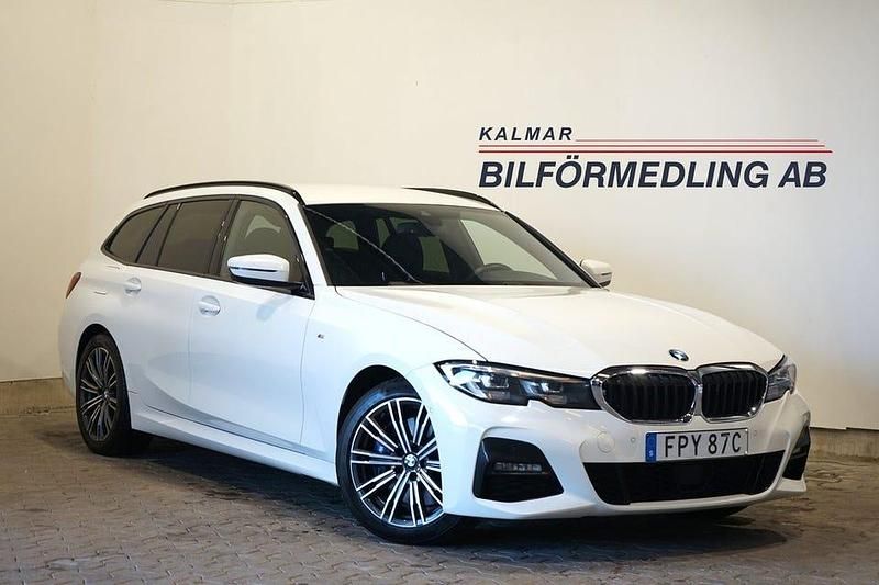 Vit Begagnad 2021 BMW 330 M Sport Kombi | 279 900 kr - Bild 1/4