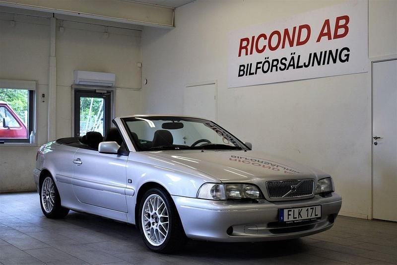 Silver Begagnad 2001 Volvo C70 Cab | 89 900 kr (Marknadspris) - Bild 1/4
