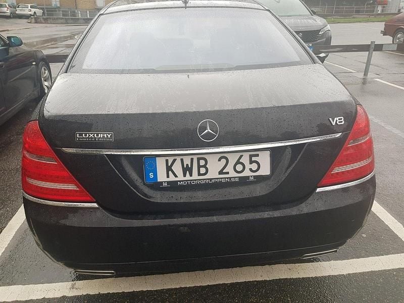 Svart Begagnad 2010 Mercedes S500 Sedan | 135 000 kr - Bild 1/4