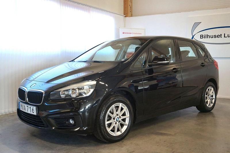 Svart Begagnad 2015 BMW 218 Active Tourer Advantage Minibuss | 112 000 kr (Marknadspris) - Bild 1/4