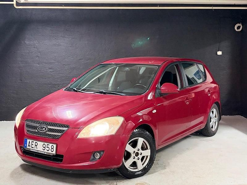 Röd Begagnad 2007 Kia Ceed EX Halvkombi | 22 900 kr (Marknadspris) - Bild 1/4