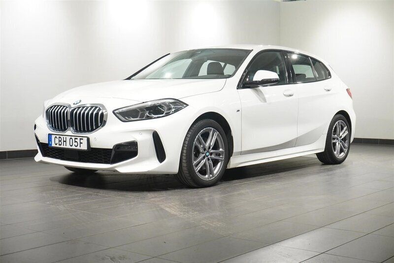 Okänd Begagnad 2021 BMW 118 M Sport Halvkombi | 269 500 kr (Dyr) - Bild 1/4