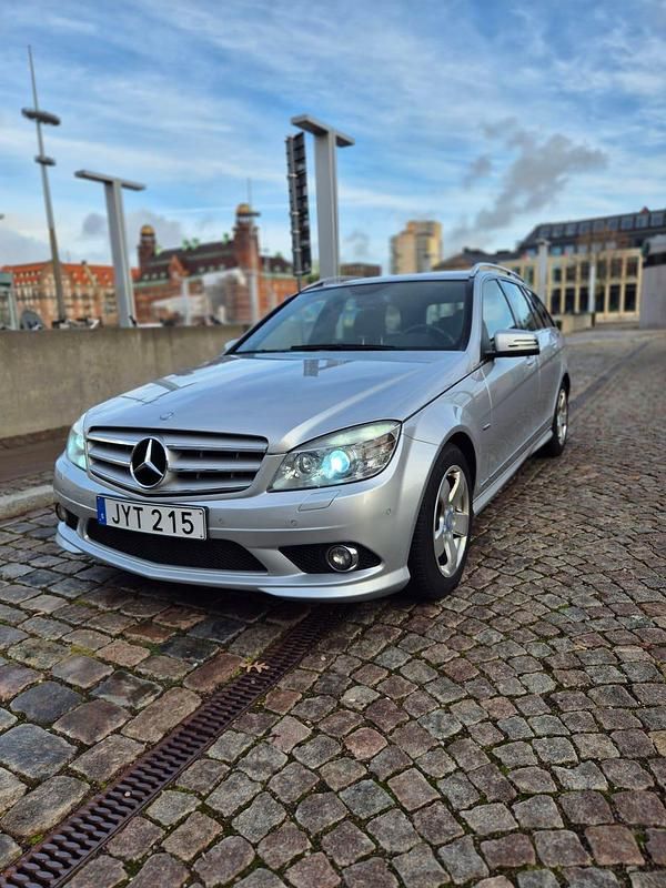 Iridium silver metallic Begagnad 2010 Mercedes C180 AMG Kombi | 89 000 kr (Lite dyr) - Bild 1/4
