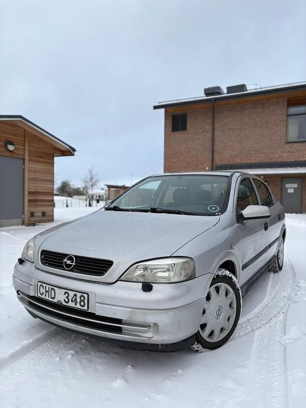 Silver Begagnad 1999 Opel Astra Halvkombi | 12 900 kr (Lite dyr) - Bild 1/4