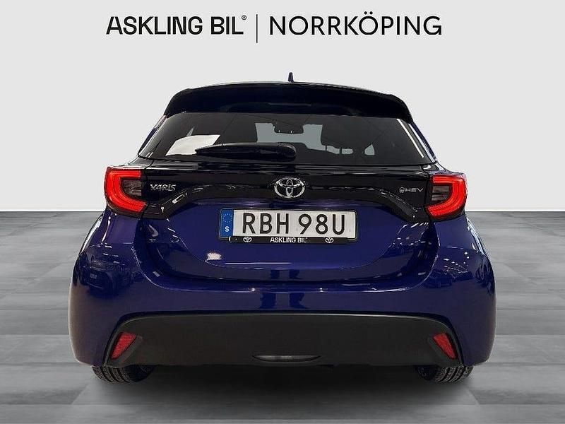 Begagnad Toyota Yaris Hybrid Active 116 HK (85 kW) 2024 Blå Halvkombi