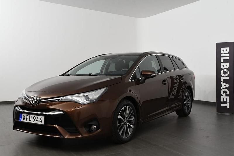 Brun Begagnad 2015 Toyota Avensis Kombi | 149 800 kr (Marknadspris) - Bild 1/4