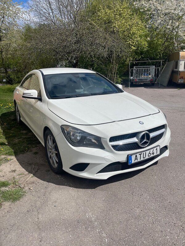 Vit Begagnad 2013 Mercedes CLA220 Sedan | 119 900 kr - Bild 1/4