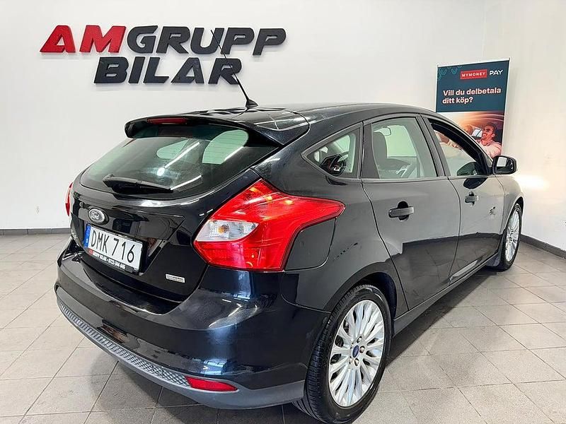 Begagnad Ford Focus Trend 101 HK (74 kW) 2012 Svart Halvkombi
