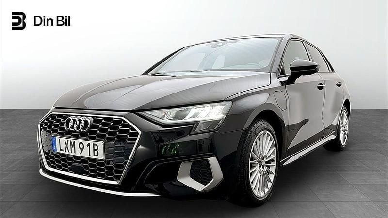 Svart Begagnad 2023 Audi A3 e-tron Advanced Plus Halvkombi | 299 000 kr (Marknadspris) - Bild 1/4